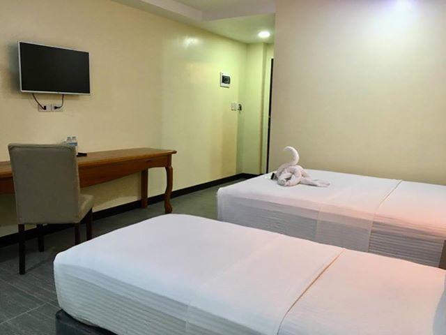 The Ambassador Hotel Tacloban Extérieur photo