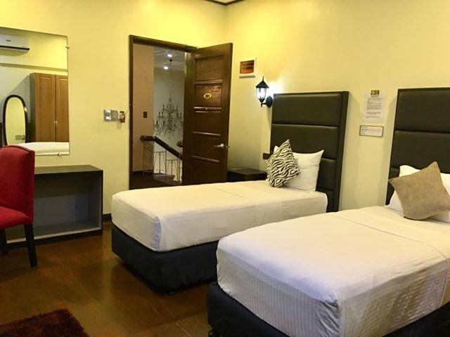 The Ambassador Hotel Tacloban Extérieur photo